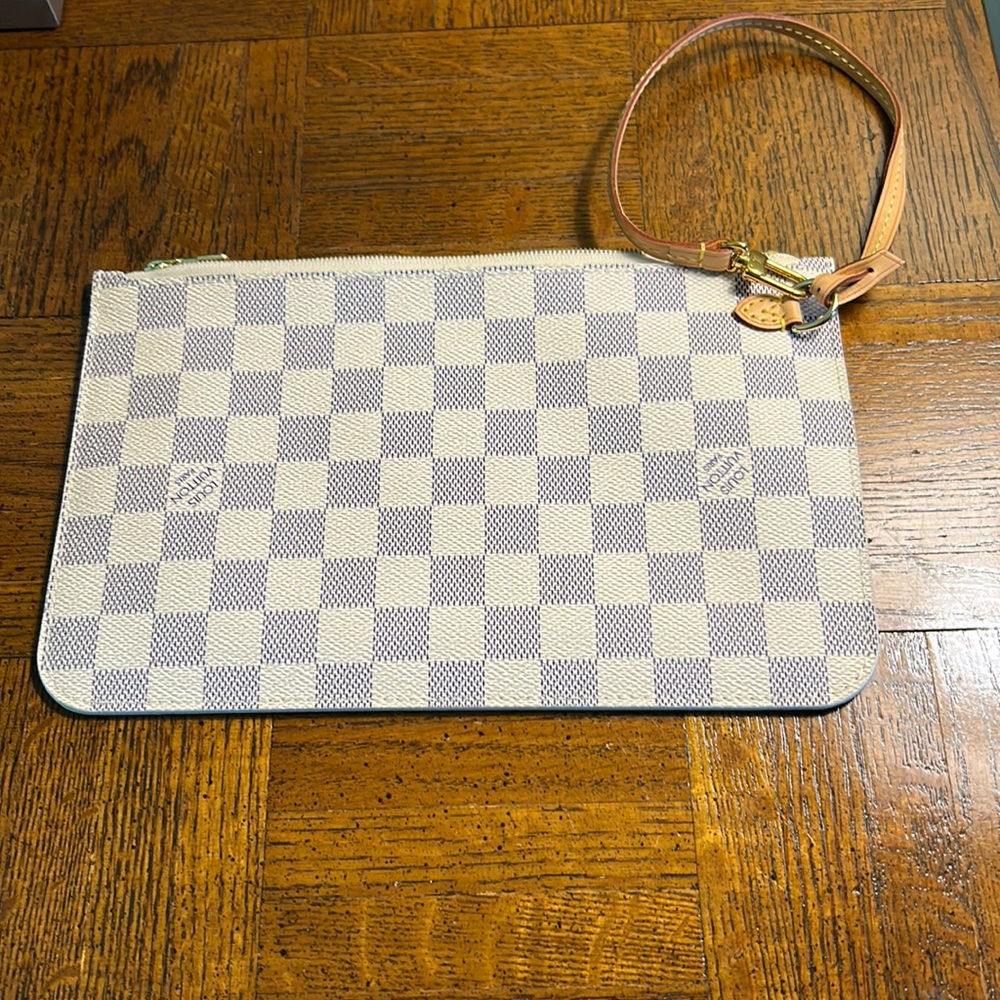 COPY - LIKE NEW AUTHENTIC Louie Vuitton wristlet